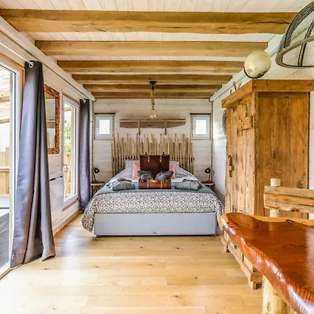 Luxury tent La Roulotte De La Trigalle *